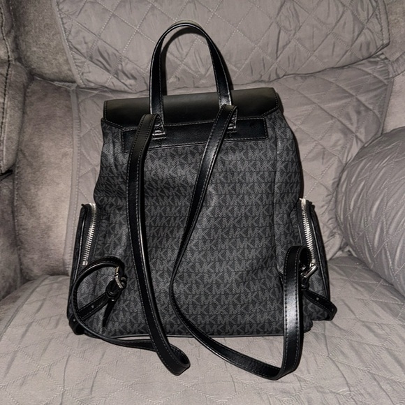 Michael Kors, backpack and matching wallet - Picture 3 of 7